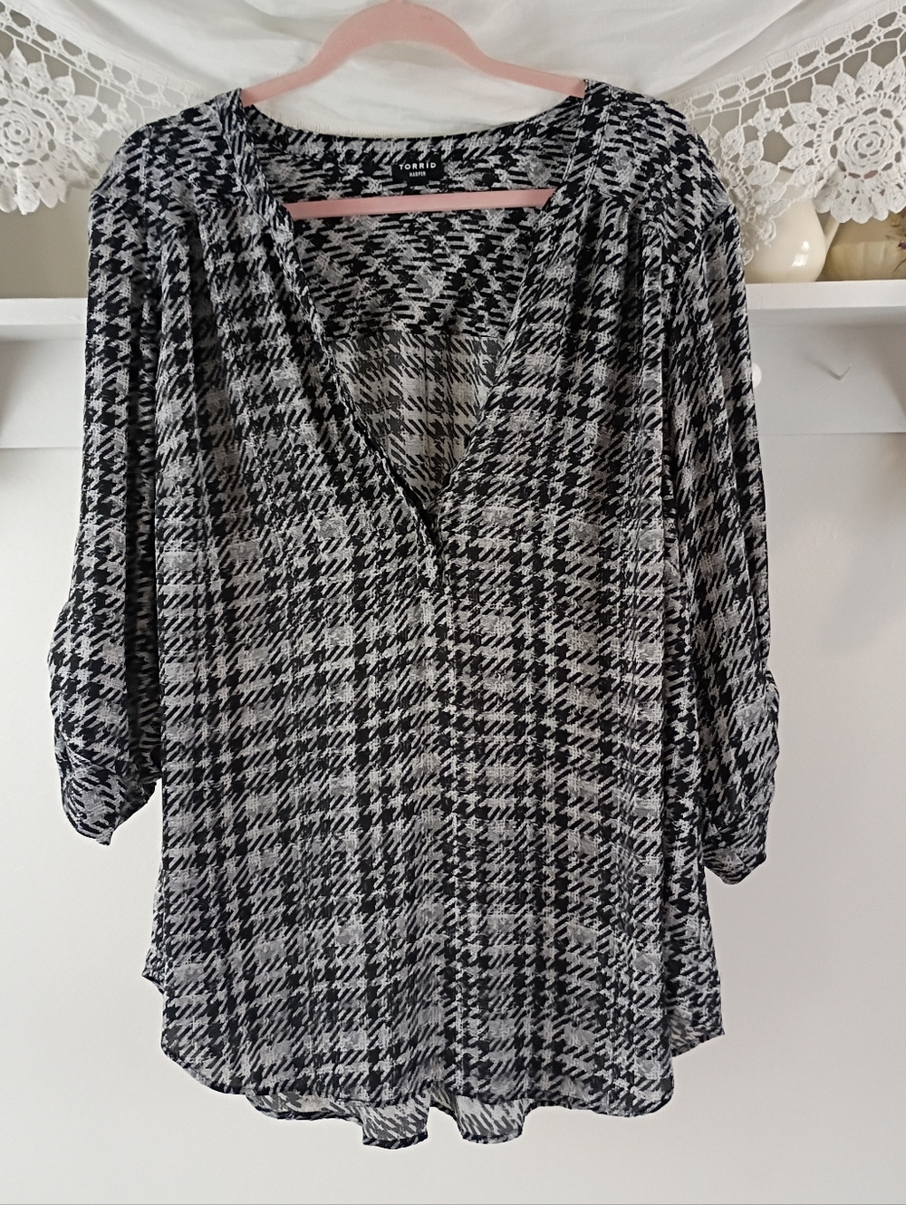 Torrid Black & White Houndstooth V-Neck Harper Blouse